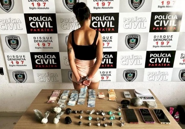 Polícia desarticula boca de fumo apreende drogas e prende mulher