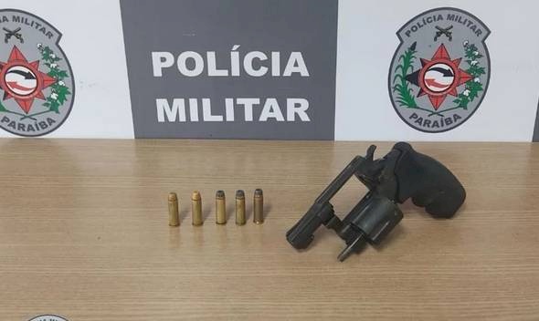 Polícia Militar efetua prisão por porte ilegal de arma de fogo na