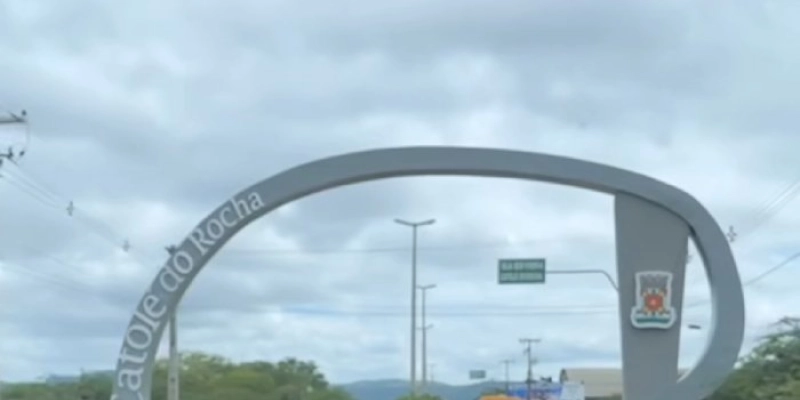 Homem é preso em Catolé do Rocha após tentar matar companheira a golpes de machado