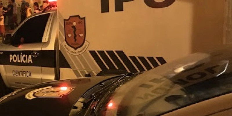 Homem com tornozeleira é morto com tiros de calibre 12 e pistola na Capital